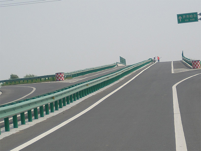 唐山高速公路护栏的材质与规格