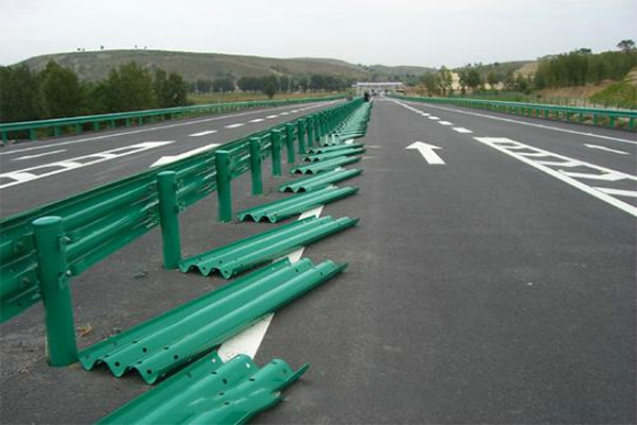 唐山波形护栏的维护与管理确保道路安全的关键步骤